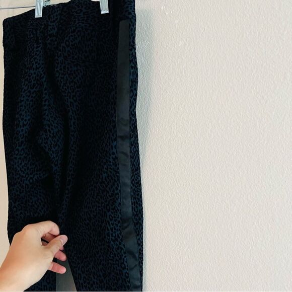 Alice + Olivia Women's Black/Gray Cheetah Print Pants Size 2 - Picture 6 of 9